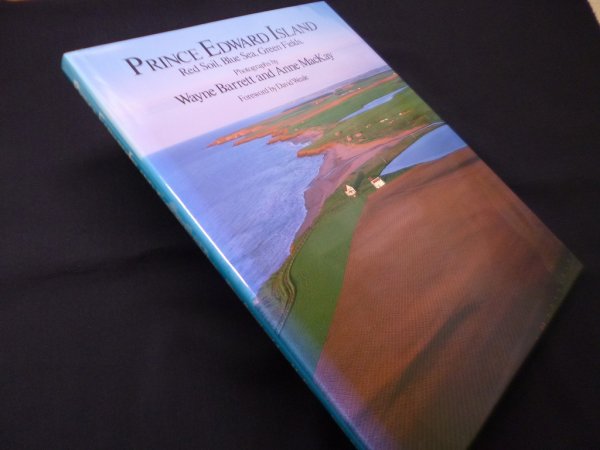 画像1: Prince Edward Island―Red Soil, Blue Sea, Green Fields　Wayne Barrett 他写真 (1)
